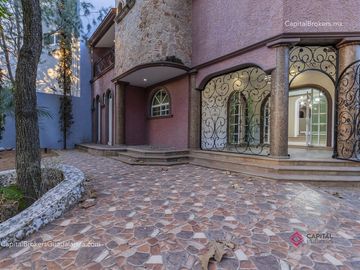 Casa en venta en Bugambilias Zona Sur Lujo