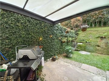 Venta casa de 230 m2 en conjunto cerrado en el Retiro.