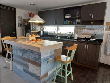 Venta casa de 230 m2 en conjunto cerrado en el Retiro.