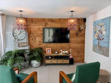 Venta casa de 230 m2 en conjunto cerrado en el Retiro.