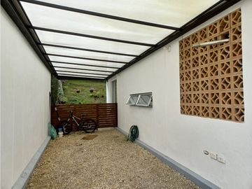 Venta casa de 230 m2 en conjunto cerrado en el Retiro.