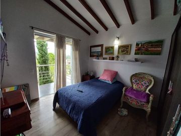 Venta casa de 230 m2 en conjunto cerrado en el Retiro.