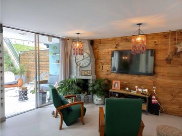 Venta casa de 230 m2 en conjunto cerrado en el Retiro.