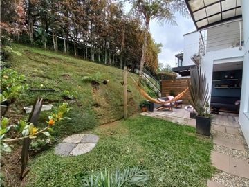 Venta casa de 230 m2 en conjunto cerrado en el Retiro.