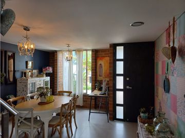 Venta casa de 230 m2 en conjunto cerrado en el Retiro.