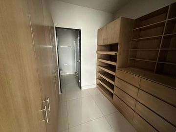CASA EN VENTA EN PUERTA DE HIERRO