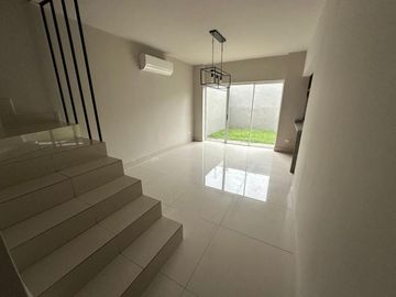 CASA EN VENTA EN PUERTA DE HIERRO
