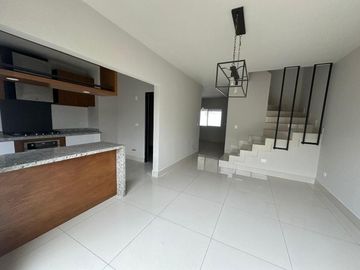 CASA EN VENTA EN PUERTA DE HIERRO