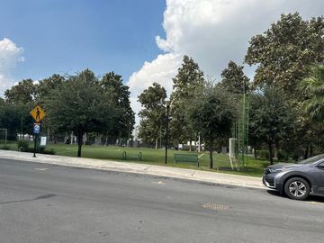 CASA EN VENTA EN PUERTA DE HIERRO
