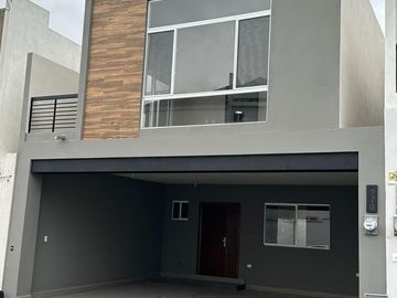 CASA EN VENTA EN PUERTA DE HIERRO