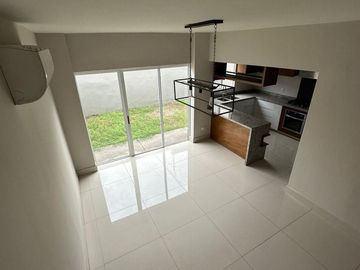 CASA EN VENTA EN PUERTA DE HIERRO
