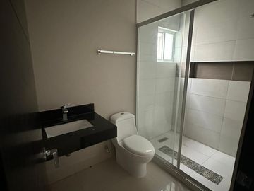CASA EN VENTA EN PUERTA DE HIERRO