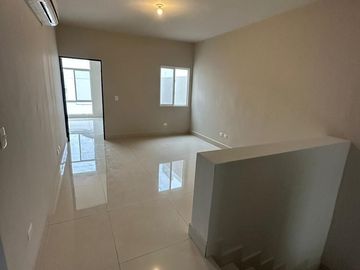 CASA EN VENTA EN PUERTA DE HIERRO