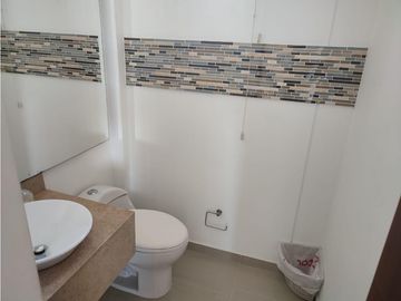 SE VENDE AMPLIO APARTAMENTO EN LA CASTELLANA