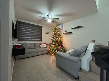 Venta de Casa Lagos de Zirándaro Juarez N.L.