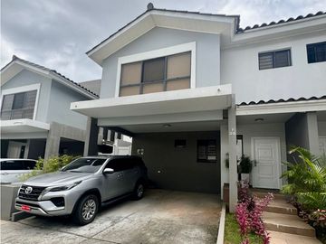Casa en venta PH Aventura - Brisas del Golf (YM)