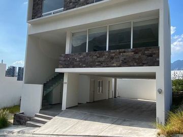Casa en venta en Valle Poniente, Fracc. Los Cenizos