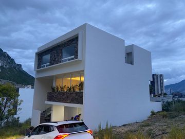 Casa en venta en Valle Poniente, Fracc. Los Cenizos