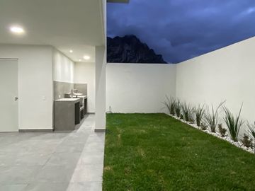 Casa en venta en Valle Poniente, Fracc. Los Cenizos