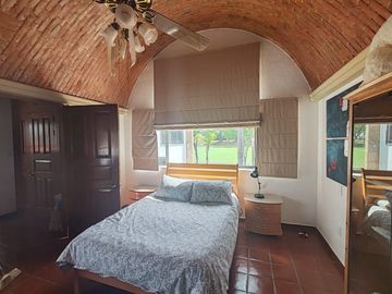 Venta de casa con vista al campo de golf en VILLAS DEL MESON JURIQUILLA