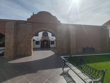 Venta de casa con vista al campo de golf en VILLAS DEL MESON JURIQUILLA