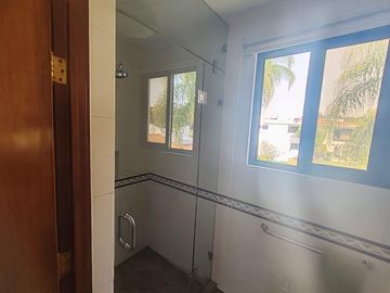 Venta de casa con vista al campo de golf en VILLAS DEL MESON JURIQUILLA