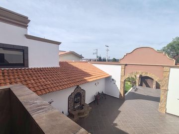 Venta de casa con vista al campo de golf en VILLAS DEL MESON JURIQUILLA