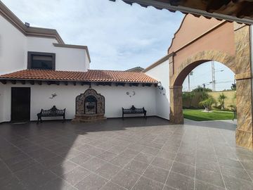 Venta de casa con vista al campo de golf en VILLAS DEL MESON JURIQUILLA