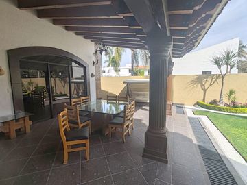 Venta de casa con vista al campo de golf en VILLAS DEL MESON JURIQUILLA