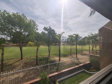 Venta de casa con vista al campo de golf en VILLAS DEL MESON JURIQUILLA
