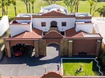 Venta de casa con vista al campo de golf en VILLAS DEL MESON JURIQUILLA