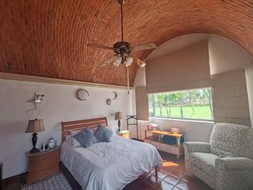 Venta de casa con vista al campo de golf en VILLAS DEL MESON JURIQUILLA