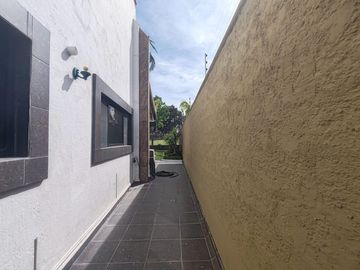 Venta de casa con vista al campo de golf en VILLAS DEL MESON JURIQUILLA