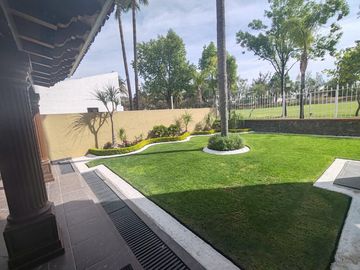 Venta de casa con vista al campo de golf en VILLAS DEL MESON JURIQUILLA