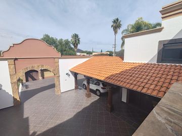 Venta de casa con vista al campo de golf en VILLAS DEL MESON JURIQUILLA