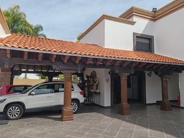 Venta de casa con vista al campo de golf en VILLAS DEL MESON JURIQUILLA
