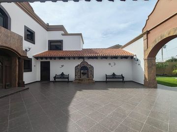 Venta de casa con vista al campo de golf en VILLAS DEL MESON JURIQUILLA