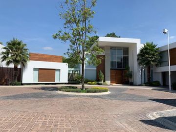 Casa en  venta de 4 recamaras en Morillotla Puebla