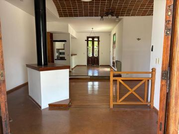 Casa en alquiler en Villa Udaondo