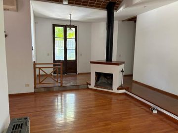 Casa en alquiler en Villa Udaondo