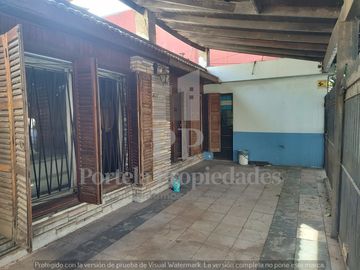 CASA DE 4 AMBIENTES EN VILLA UDAONDO.