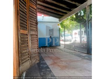 CASA DE 4 AMBIENTES EN VILLA UDAONDO.