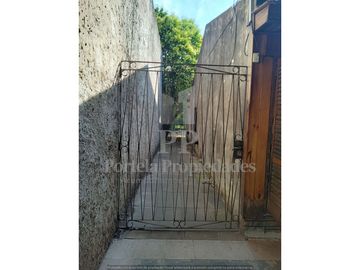 CASA DE 4 AMBIENTES EN VILLA UDAONDO.
