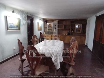 CASA DE 4 AMBIENTES EN VILLA UDAONDO.