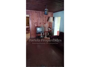 CASA DE 4 AMBIENTES EN VILLA UDAONDO.