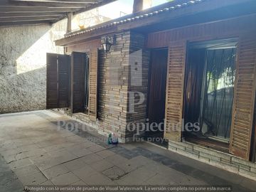 CASA DE 4 AMBIENTES EN VILLA UDAONDO.