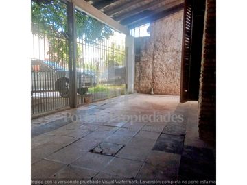 CASA DE 4 AMBIENTES EN VILLA UDAONDO.