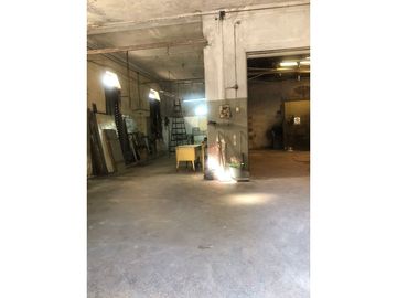 LOCAL COMERCIAL EN ESQUINA EN BOEDO