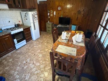 Venta-Casa Chalet de 6 Ambientes - Berazategui Centro