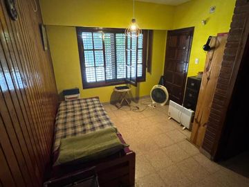 Venta-Casa Chalet de 6 Ambientes - Berazategui Centro